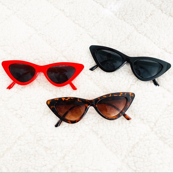 $8 or ‼️BUNDLE 3 CLEARANCE ITEMS FOR $20‼️
Women’s Cat Eye Sunglasses - Picture 2 of 8